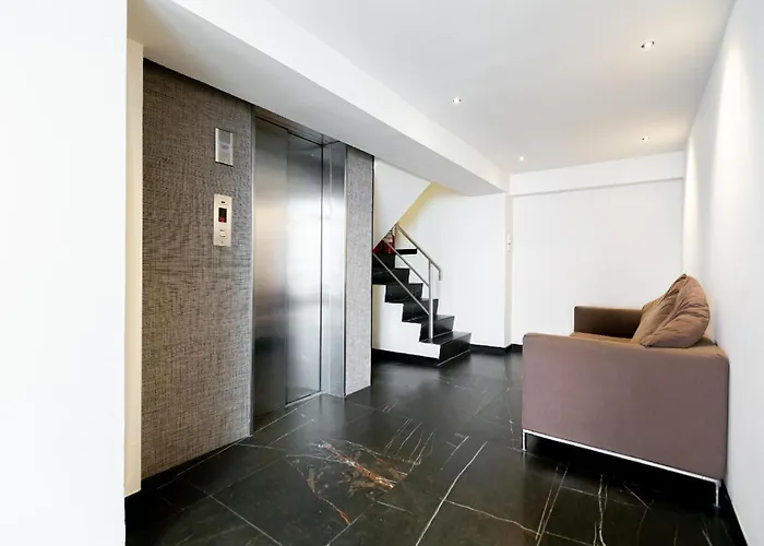 Отель Uno Express Asoke Sukhumvit 3*