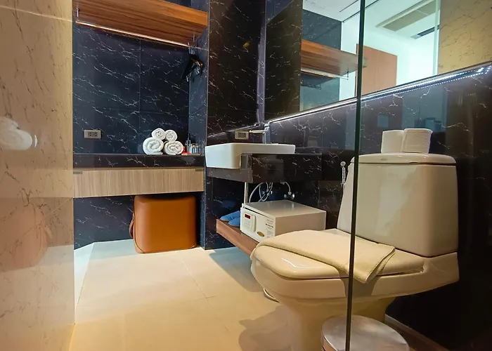 Отель Uno Express Asoke Sukhumvit