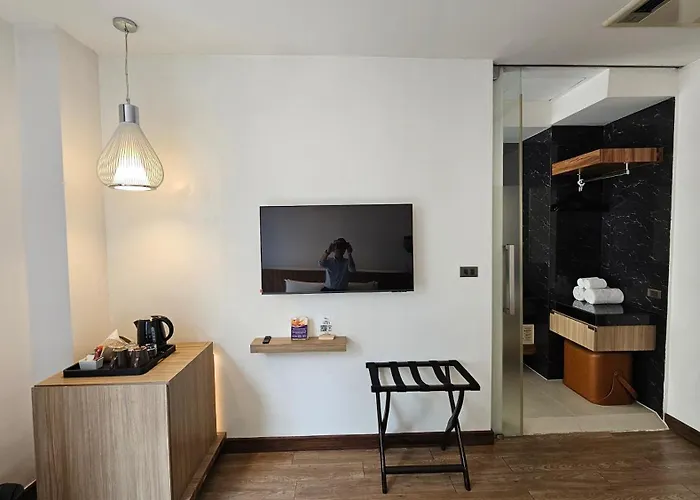 Uno Express Asoke Sukhumvit Отель 3*