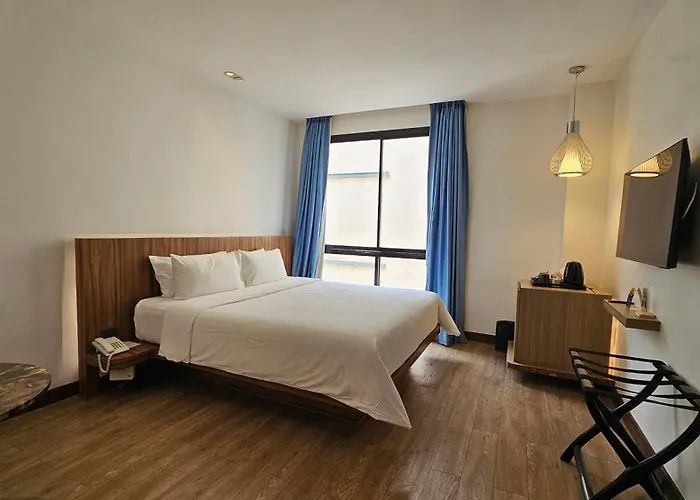 Отель Uno Express Asoke Sukhumvit 3*