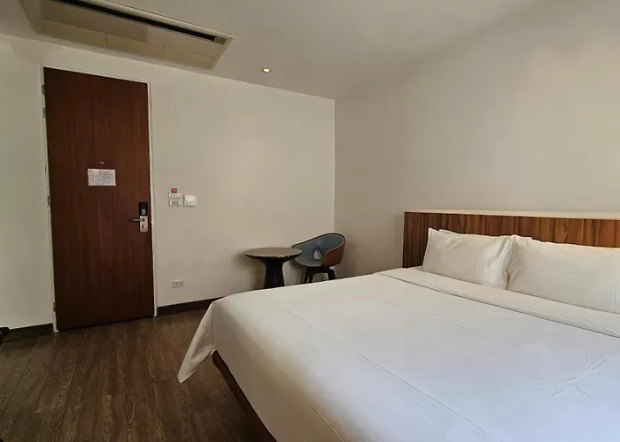 Отель Uno Express Asoke Sukhumvit