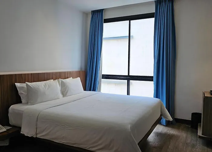 Uno Express Asoke Sukhumvit 3* Бангкок