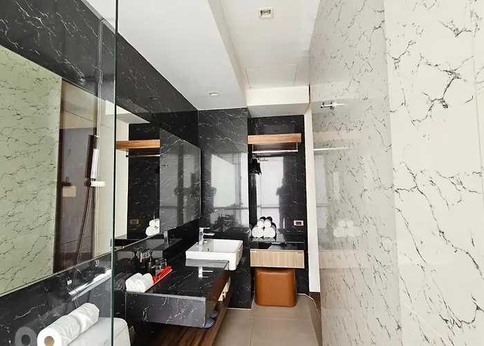 Uno Express Asoke Sukhumvit Отель 3*