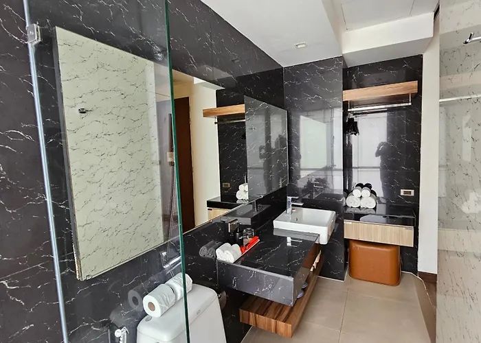 Uno Express Asoke Sukhumvit 3* Бангкок
