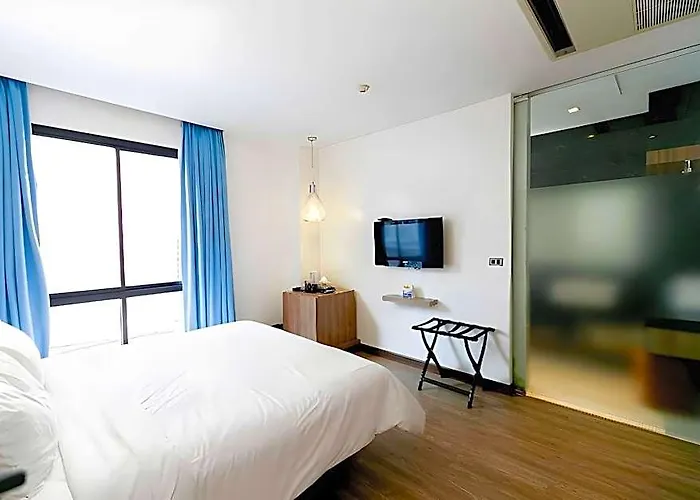 Uno Express Asoke Sukhumvit Отель 3*