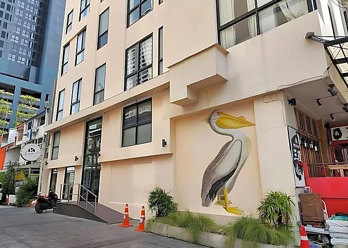 Отель Uno Express Asoke Sukhumvit 3*