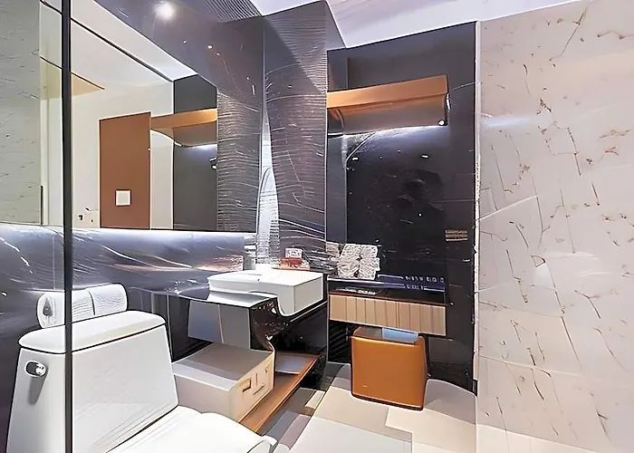 Отель Uno Express Asoke Sukhumvit 3*